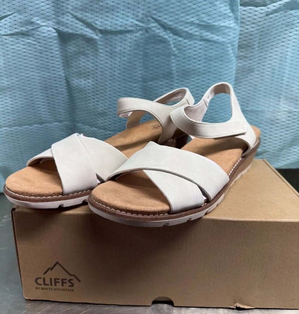 Cliffs by White Mountain Tinna Wedge Sandal Size 9.5 Ice Nubuck